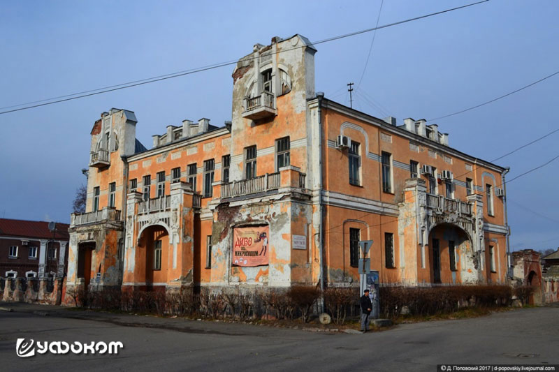 Усадьба купцов Ассановых в Бийске. Автор Д. Поповский.