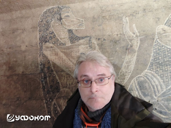 Самарский исследователь нетрадиционных верований К.И. Серебренитский исследует малоизвестные артефакты заброшенных Московских подземелий. Фото из личного архива автора, 2021 год.