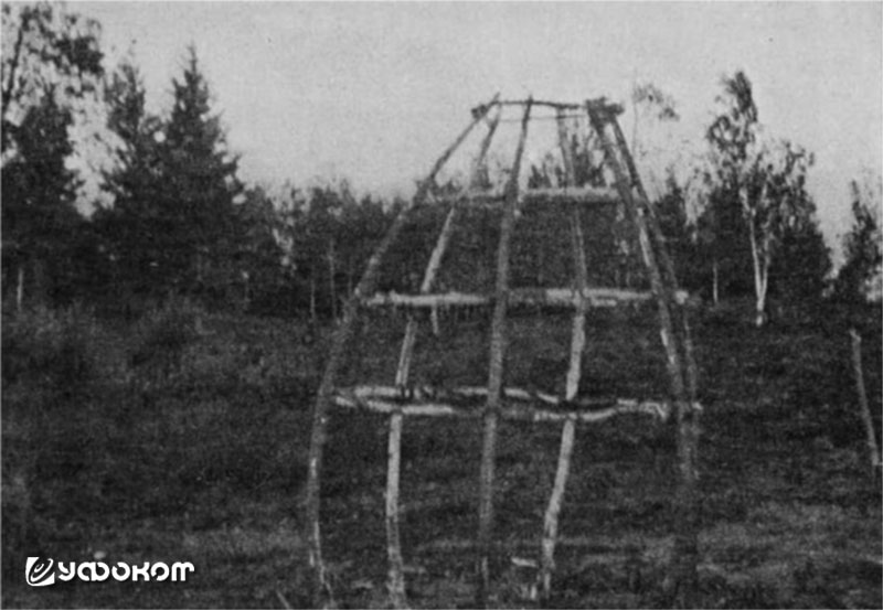 Каркас «палатки» племени солте. Снимок Ирвинга Холлоуэлла. 