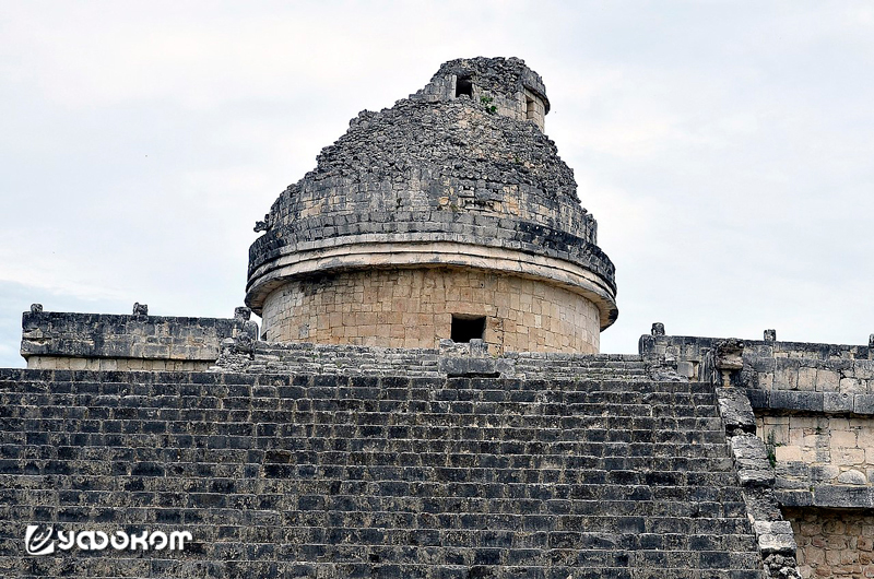 The_Caracol_tower,_Chichen_Itza,_Mexico.jpg
